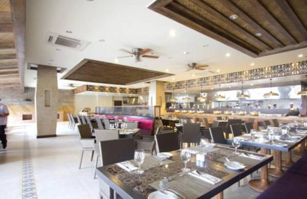 The Bellevue Resort Đảo Đảo Panglao Ngoại thất bức ảnh The interior of the restaurant