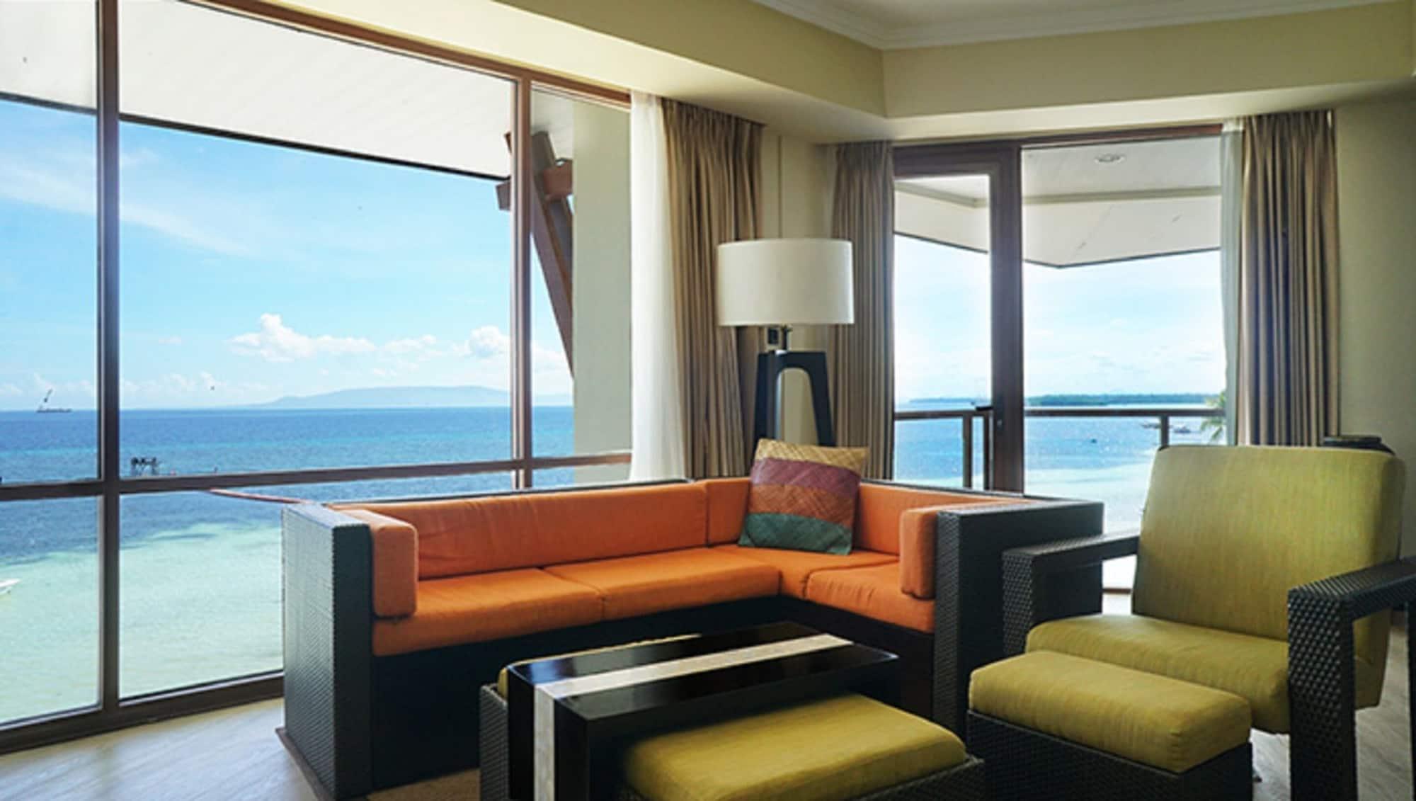 The Bellevue Resort Đảo Đảo Panglao Ngoại thất bức ảnh A living room at the Shangri-La at the Fort