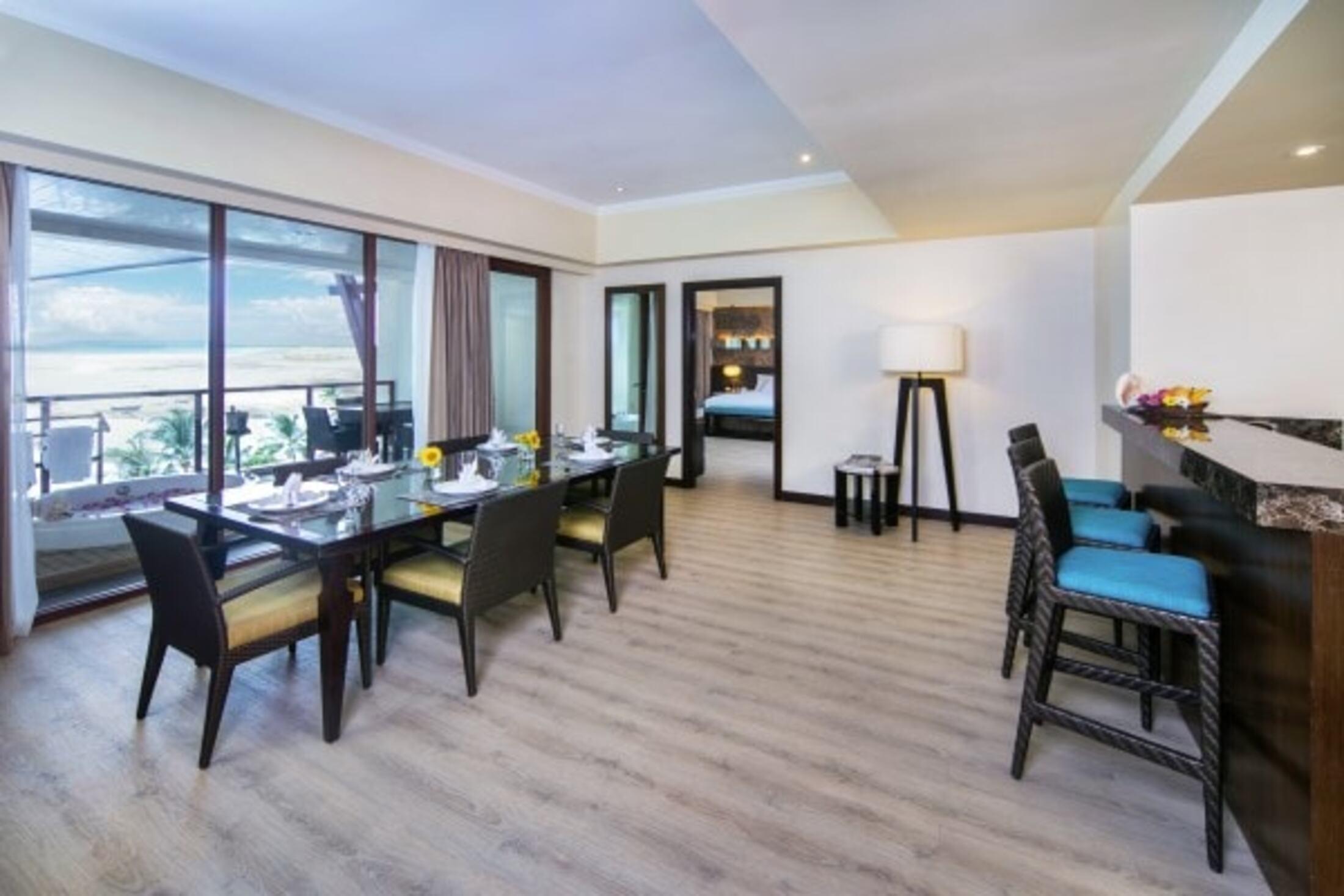 The Bellevue Resort Đảo Đảo Panglao Ngoại thất bức ảnh A suite at the hotel