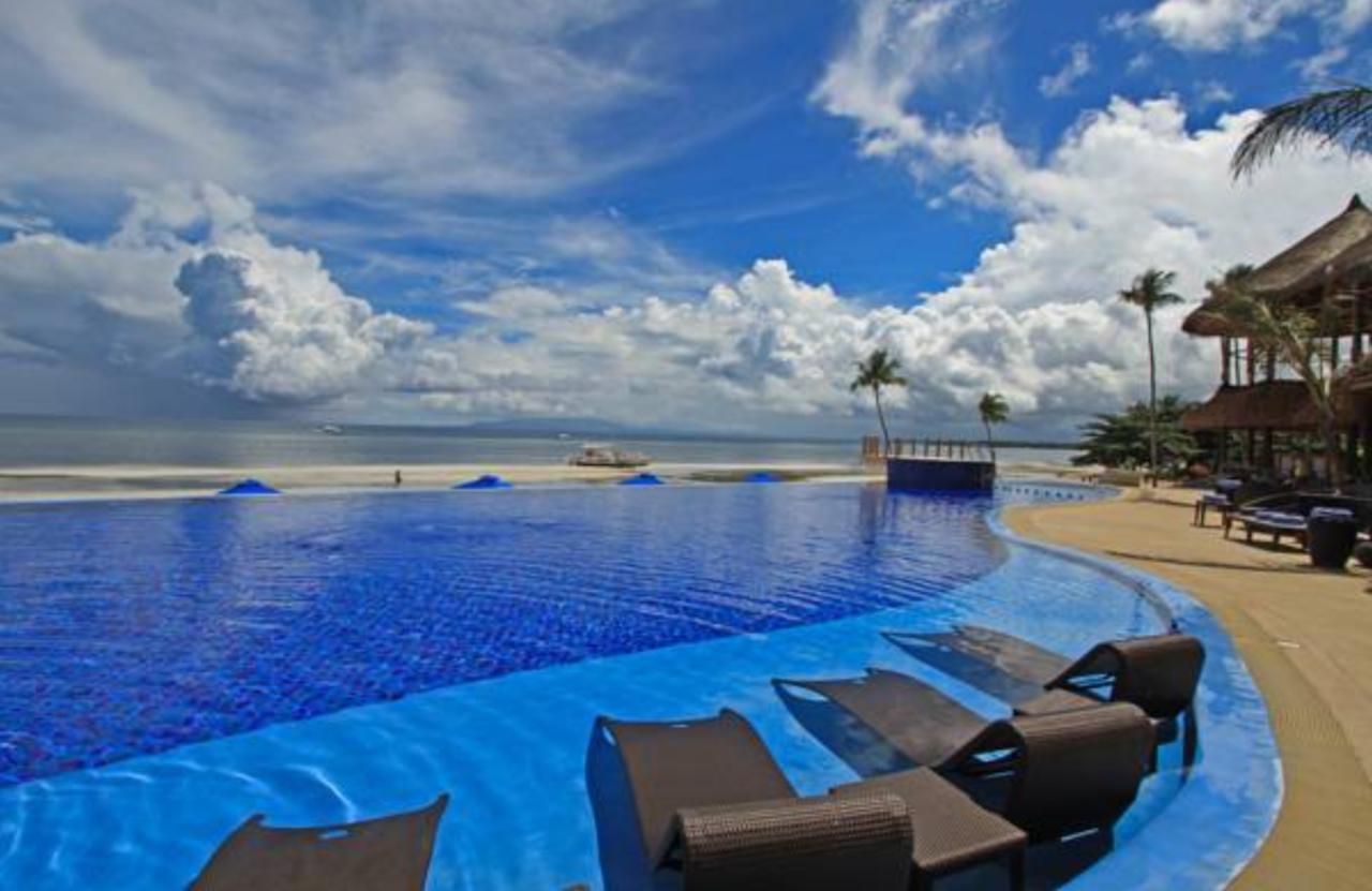 The Bellevue Resort Đảo Đảo Panglao Ngoại thất bức ảnh Infinity pool at the Shangri-La's Tanjung Rhu Resort, Langkawi, Malaysia