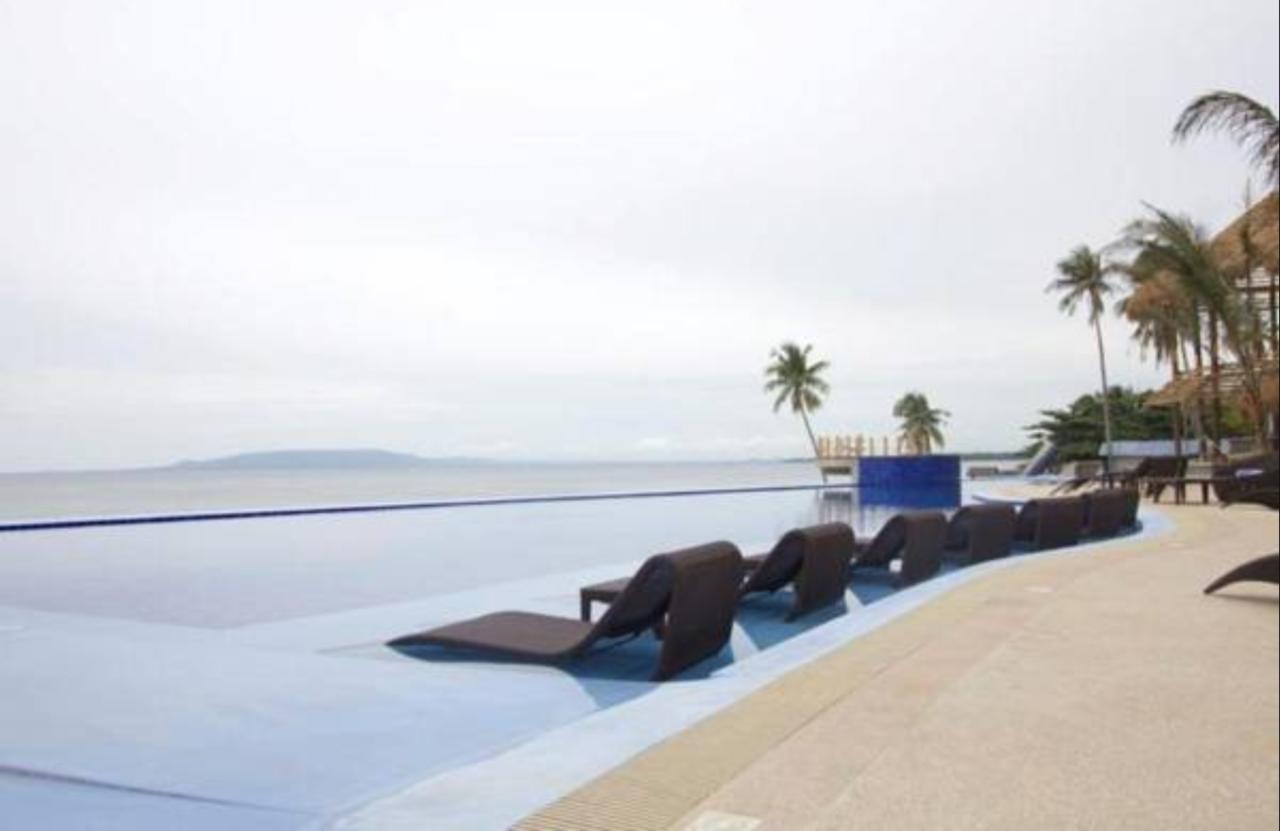 The Bellevue Resort Đảo Đảo Panglao Ngoại thất bức ảnh Infinity pool at the Shangri-La Tanjung Rhu, Malaysia